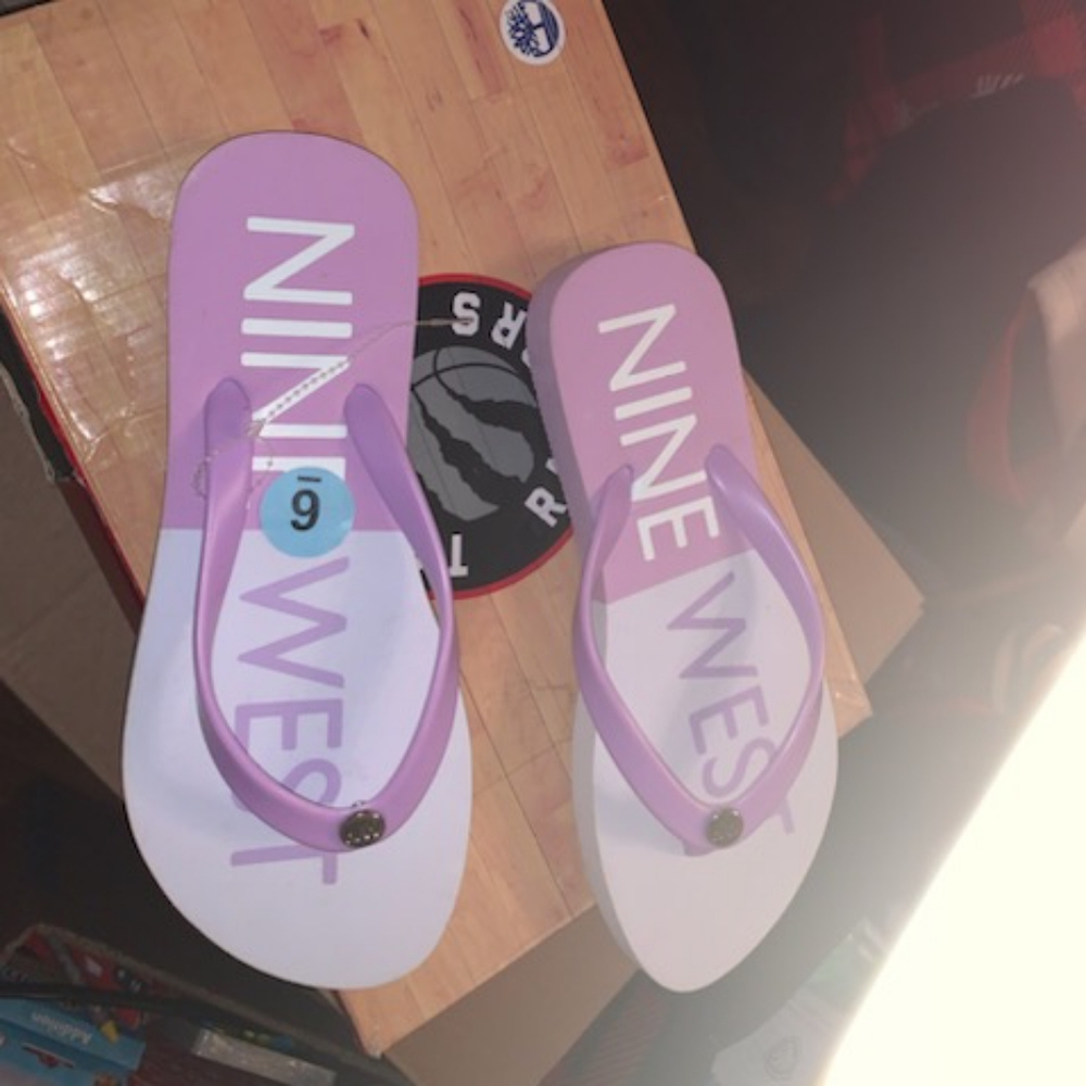 Nine west flip flops